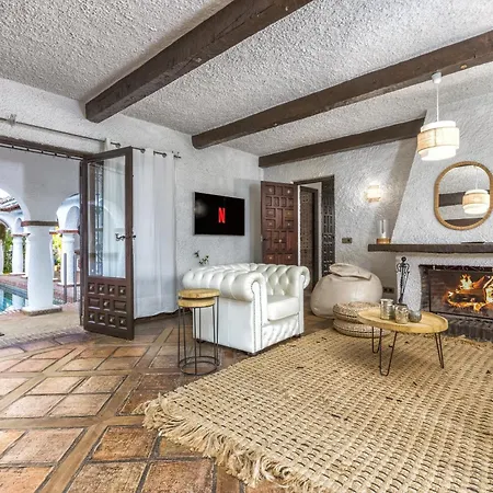 别墅 Vivi Homes - Costabella Pool, Sauna, Garden & *