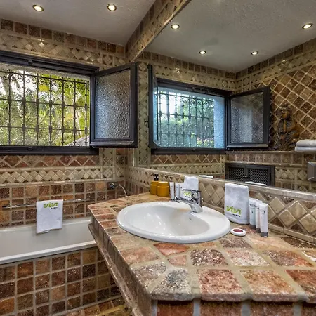 Vivi Homes - Costabella Pool, Sauna, Garden & 别墅 *
