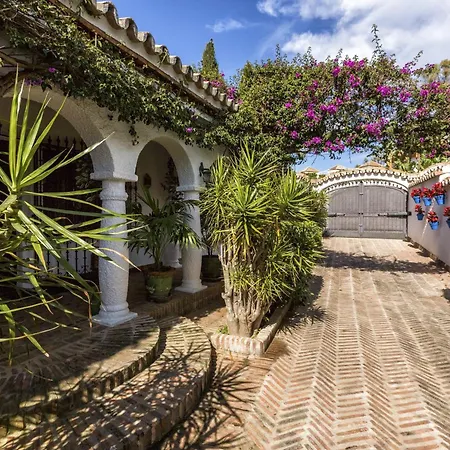 Vivi Homes - Costabella Pool, Sauna, Garden & Villa Marbella
