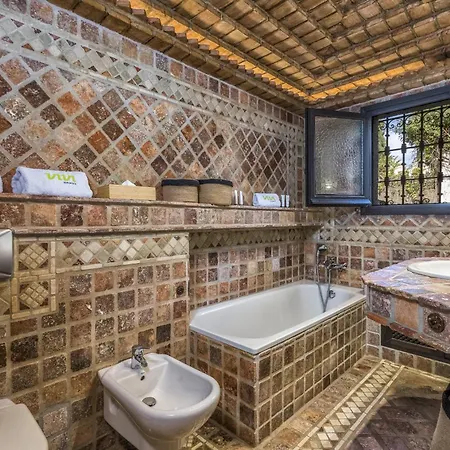 Vivi Homes - Costabella Pool, Sauna, Garden & *